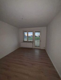 Ruhige 3-Raum-Wohnung im Erdgeschoss mit Balkon - Elsteraue