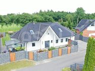 Hochwertig modernisierter Walmdachbungalow in traumhafter Wohnlage mit freiem Feldblick! - Walchum