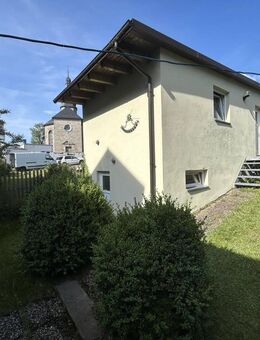 Wohnhaus mit Garage und Platz für ein Gewerbe - Schwarzenbach (Wald)
