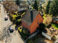 Charmantes Ein-, Zweifamilienhaus mit großem Grundstück und Potenzial zur weiteren Bebauung - Hennef (Sieg)