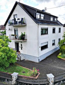 Gepflegtes Drei- bis Vierfamilienhaus mit 3 Garagen als Renditeobjekt - Friedrichsthal (Saarland)