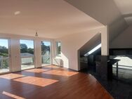 Helle Dachgeschosswohnung inkl. Einbauküche und Terrasse - Berlin