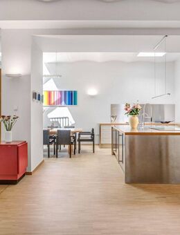 Lichtdurchflutete Gartenwohnung im Loft-Stil. Ruhige, grüne Innenhoflage. - München