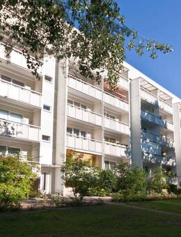 ... mit Balkon und Badewanne ... - Neubrandenburg