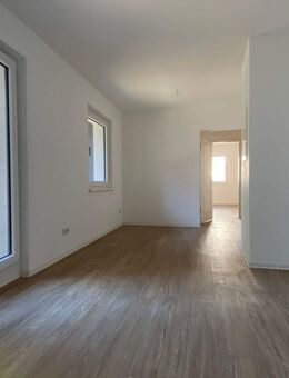 3-ZIMMER-WOHNUNG - ERSTBEZUG NACH SANIERUNG - BALKON - FUSSBODENHEIZUNG - BAD MIT DUSCHE & WANNE....! - Chemnitz