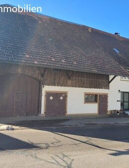 Viel Platz für eigene Ideen - 2-3 Fam. zum Ausbau- mit Scheune, Stall,Garage, kleiner Garten, in idyllischer Höhenlage, Zell i.W.-Gresgen - Zell (Wiesental)