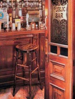 Papermoon Fototapete Red Lion Pub - Türtapete, matt, (2 St)