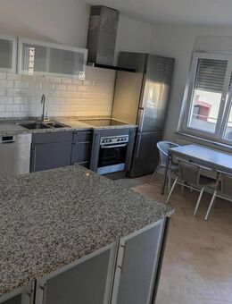WG möglich, 5 Zimmer, 2 Bäder, 1 WC, 140 m2 Wohnung Großostheim, Balkon, voll ausgestatteter Küche - Großostheim