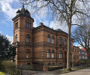 Einzigartiges Anwesen: Denkmalgeschützte Villa mit traumhaftem Weser-Blick in Bremen-Vegesack