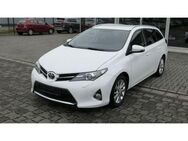 Toyota Auris Touring Sports Life+/AHK/Navi/Euro5/R-Cam - Adelheidsdorf