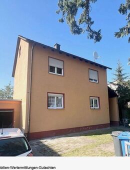 Zweifamilienhaus mit Garage in zentraler Lage von Neumarkt - Neumarkt (Oberpfalz)