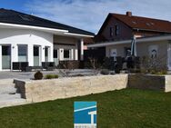 Exklusive, moderne Villa mit freier Sicht in die Natur in Denkendorf - Denkendorf (Bayern)