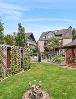 Sofort bezugsfrei: Dreifamilienhaus mit großem Grundstück in Grevenbroich-Neukirchen - Grevenbroich