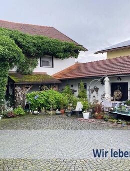 IDYLLISCH UND ROMANTISCHE 3-SEIT HOFSTELLE MIT FERIENWOHNUNG, TIERHALTUNG GEEIGNET - Witzmannsberg