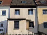 Wir verkaufen ein kleines Reihenhaus in einer Anliegerstrasse in Borna. - Borna