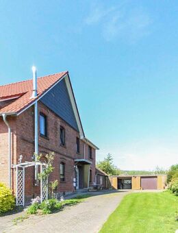 Umfassend modernisiert: Teilvermietetes Zweifamilienhaus mit traumhaftem Grundstück in Heßlingen - Hessisch Oldendorf