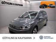 VW Touran, 1.5 TSI MOVE 110kW, Jahr 2023 - Eschborn