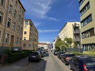 Freigezogene und frisch renovierte 2-Zimmer-Wohnung mit Balkon und Außenstellplätzen - Rostock