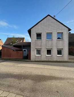 2 sep. Einfamilienhäuser mit jeweils ca. 55m² Wohnfläche auf 1.250m² Grundstück - Mönchengladbach