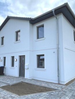 Endlich ankommen - Ihr Wohntraum in Büchen: Top ausgestattete DHH mit Wärmepumpe und PV - Büchen