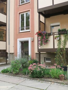 SOFORT einzugsbereit: Sanierte Wohnung in ruhiger, grüner Lage! Drei helle Räume // Bad mit Wanne! - Gera