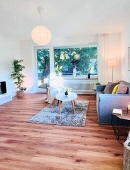 Frisch renovierte 2-Zimmer-Wohnung mit Balkon und TG-Stellplatz in Hamburg-Rahlstedt - Hamburg