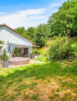 Neuwertig, modern & stilvoll! Energieeffizentes Einfamilienhaus mit traumhaft großem Garten - Donaustauf