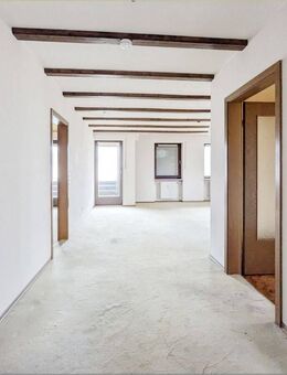 Viel Platz, viel Potenzial: 4-Zimmer-Wohnung mit Südwestbalkon - Haag (Oberbayern)