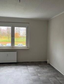 3-Raum-Wohnung mit Tageslichtbad und Balkon - Oschersleben (Bode)