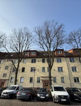 DACHGESCHOSSWOHNUNG MIT POTENZIAL: 2 ZIMMER, BALKON & EBK IN TEMPELHOF - Berlin