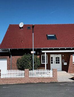 Stilvolles, sehr gepflegtes Einfamilienhaus mit Doppelgarage und liebevoll gestaltetem Garten in ruhiger Lage - Lauda-Königshofen