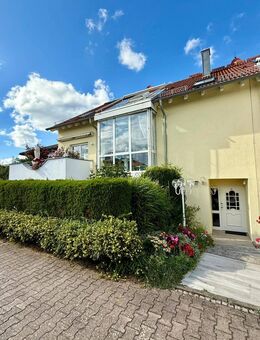 Exclusive, Repräsentative DHH -Villa, 348 qm Wfl., mit großer 3 Zi-ELW, Wärmepumpe, edle Ausstattung, top gepflegt, viele hochwertige Extras - Mühlacker