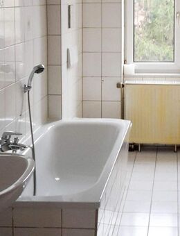 Attraktive Altbauwohnung in ruhiger Wohnlage - Naumburg (Saale)