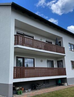 Ruhig gelegenes 2-Familienhaus mit ELW und 2 Garagen in Teublitz/Katzdorf - Teublitz