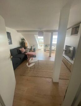 Große 2 Zimmer Wohnung im Dachgeschoss ! Verkehrsberuhigte Seitenstraße ! - Dresden