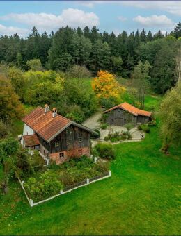 Sacherl-Landhaus mit Nebengebäude und ca. 25.768 m² Grundstück in traumhafter Alleinlage im schönen Rottal - Triftern