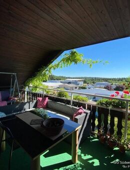 Hübsche Dachterrasse mit schönem Ausblick sehr wenige Heizkosten mit Einbauküche und PKW -Stellplatz - Karlsbad