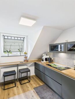 Exklusives Wohngefühl über Gelsenkirchen: Moderne Dachgeschosswohnung mit Stil - Gelsenkirchen
