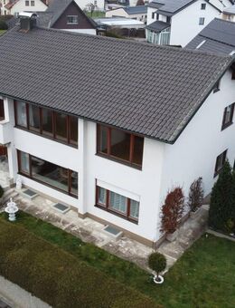 Familienfreundliches Zweifamilienhaus mit Garten, Garagen & Hobbykeller - Geisenfeld