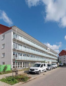 KOMFORTABLER ZWEITBEZUG MIT SONNENBALKON// Geräumige 2-Raum-Wohnung mit Balkon und Fußbodenheizung - Schkeuditz