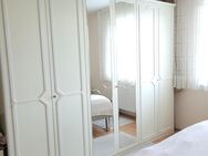 Kleiderschrank - Köln