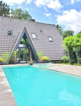 Dieses besondere Anwesen mit Pool-Terrasse in Bestlage von Sasel ist alles andere als gewöhnlich ... - Hamburg