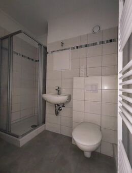 Neu sanierte 2-Raumwohnung mit Dusche und Ankleide-/Hauswirtschaftsraum - Grimma