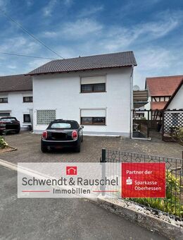 Einfamilienhaus mit zwei Garagen und separatem Gartengrundstück in Ulrichstein-Wohnfeld - Ulrichstein