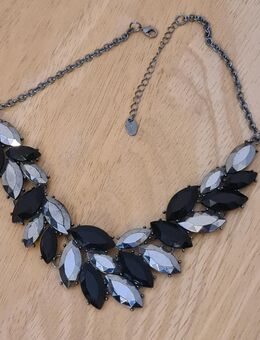 Halskette Bijou Brigitte "Flame" 40cm Kette schwarz silber Tropfen Floral Sparks - Essen