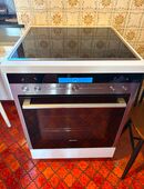 Backofen mit Cerankochfeld und Dunstabzugshaube in 90530