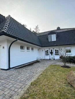 Einfamilienhaus mit Einliegerwohnung und Luxusausbau in Geesthacht - Geesthacht