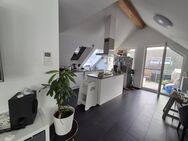 Moderne 2-Zimmer-Penthouse-Wohnung mit Aufzug direkt in die Wohnung und Südbalkon - Herrenberg