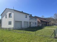 Ein- bis Zweifamilienhaus mit Garagen und Nebengebäude in Bad Wildungen-Wega - Bad Wildungen