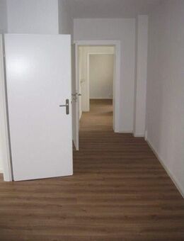 Geräuige 3 Raumwohnung mit Balkon - Chemnitz